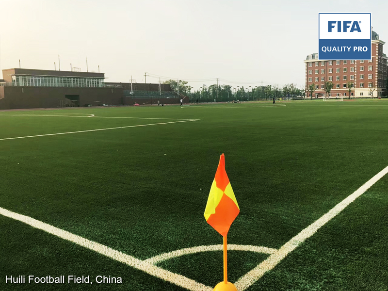 El estadio de fútbol Huili ofrece una excelente experiencia de juego durante todo el año