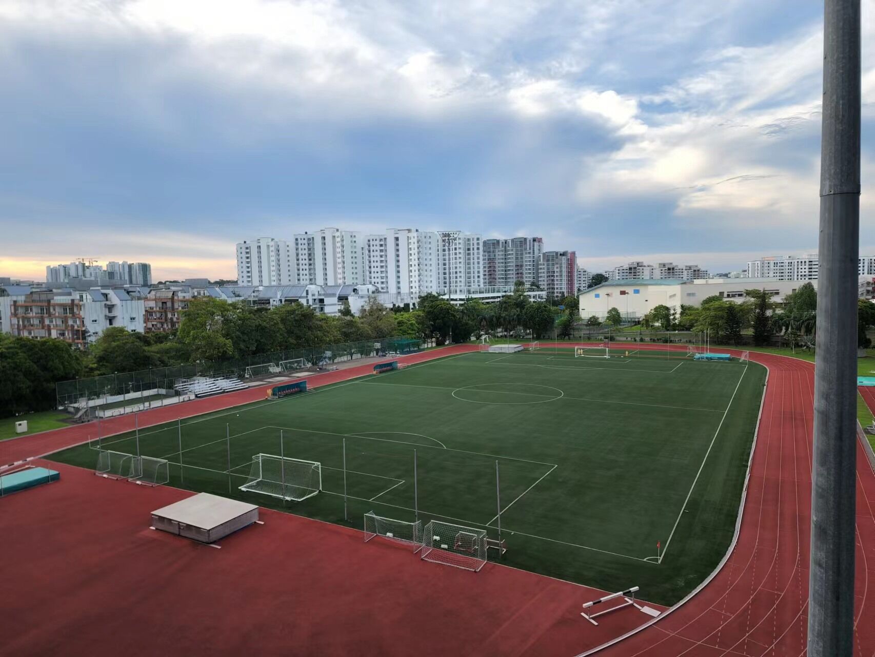 Singapore Sports School, El estadio de césped sintético más avanzado de la escuela de educación física de Singapur