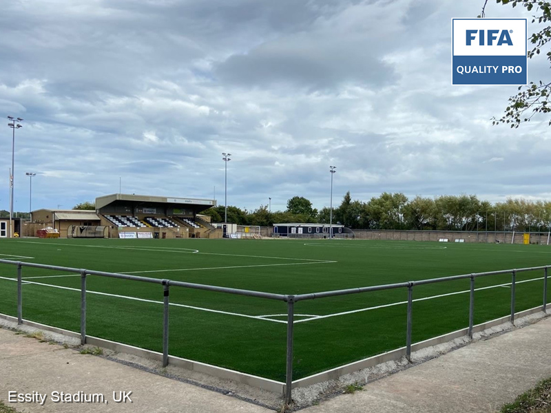 Nuestro campo de fútbol de césped artificial para Flint Town FC en el Estadio Essity, Reino Unido, ha obtenido la certificación FIFA Quality Pro.