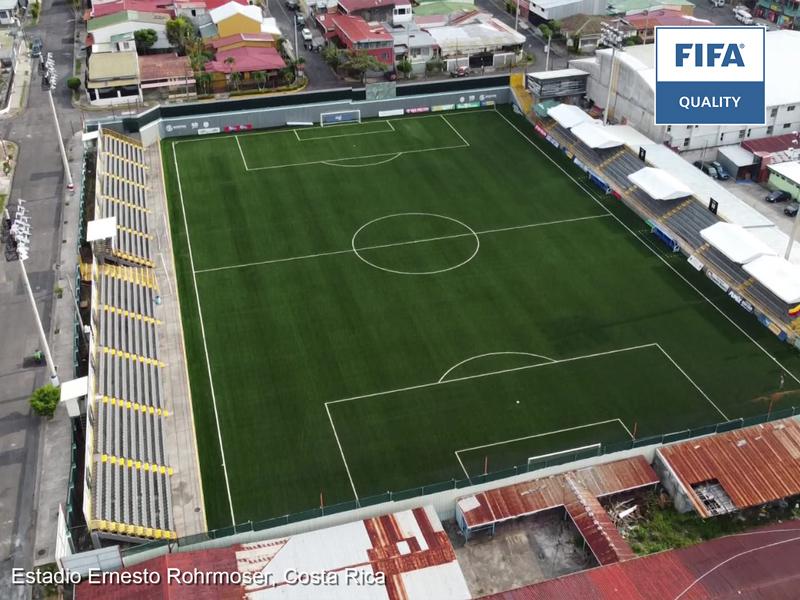 El estadio Ernesto Rohrmoser ha sido renovado con una nueva cancha de fútbol sintética con certificación FIFA Quality.