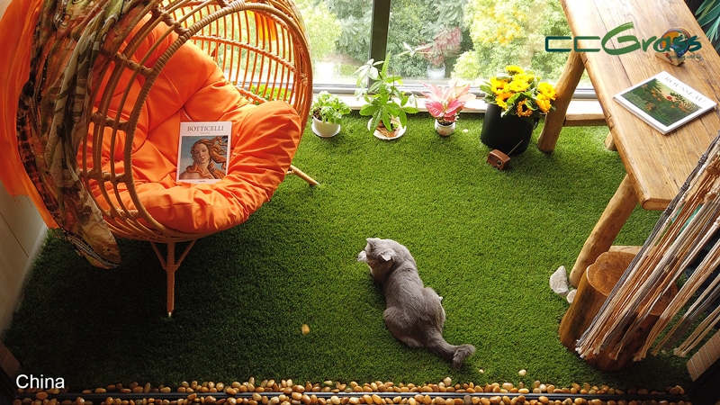 8-Ideas Acogedoras para Balcones con Pasto Sintético