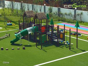9-Patio de Juegos para Kinder con Césped Colorido