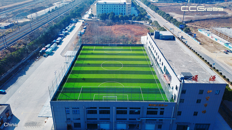 Campo de fútbol 7 en azotea con césped artificial