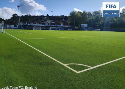 Футбольное поле Leek Town FC в Англии