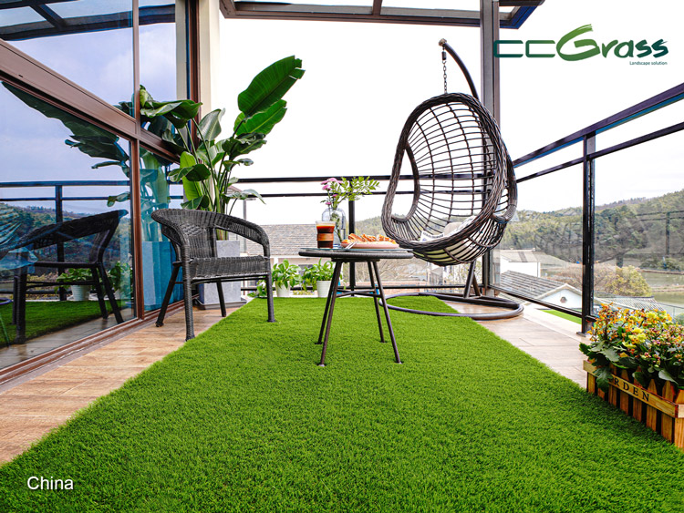 Как выбрать лучшую искусственную траву для балкона: полное руководство для  покупателей - CCGrass