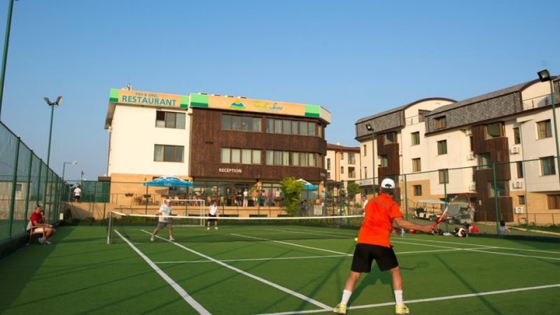 How to choose tennis turf?