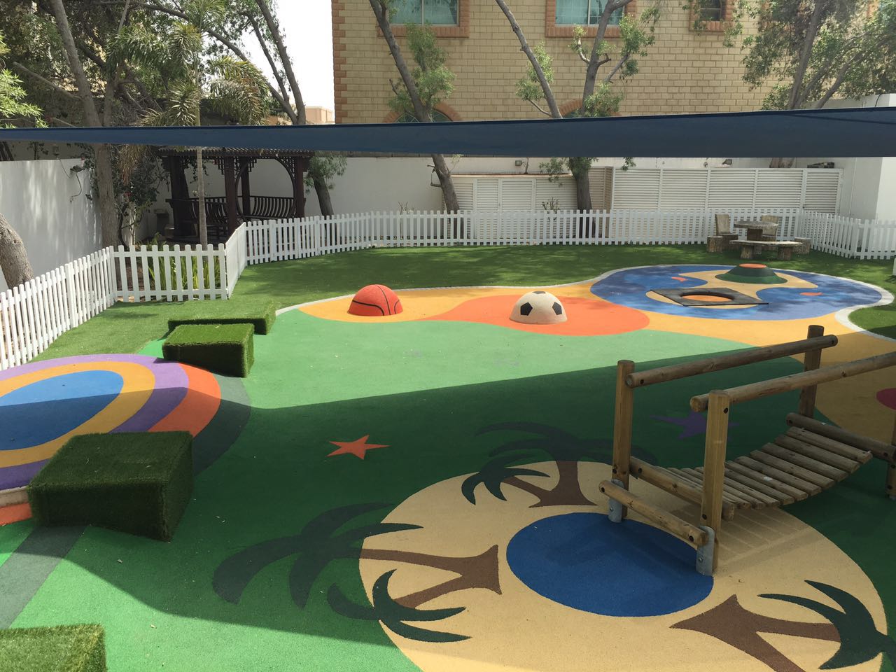 How to choose artificial grass for kindergarten