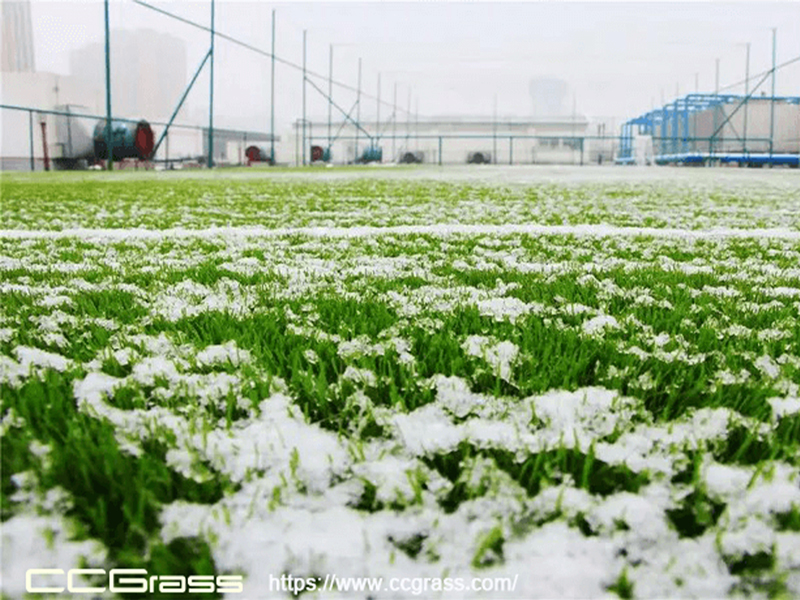 remove ice on artificial grass