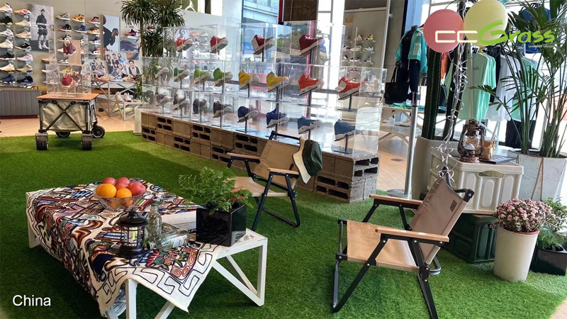 Decorative Artificial Grass in Shoe Shop