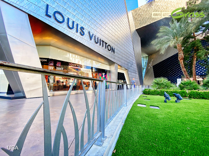 Green Accents for Modern Commercial Landscapes