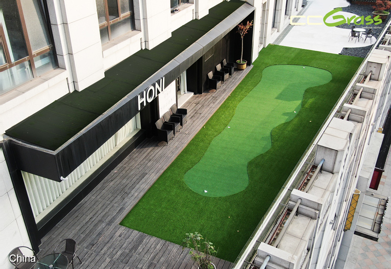 Contemporary Terrace Putting Green